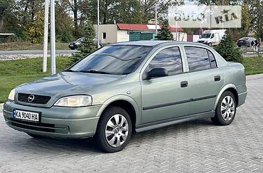 Седан Opel Astra 2006 в 