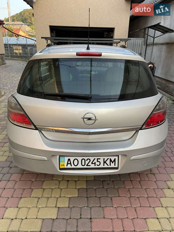 Седан Opel Astra 2011 в Іршаві
