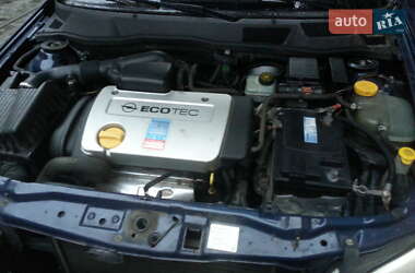 Хетчбек Opel Astra 2000 в 