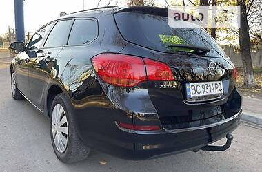 Универсал Opel Astra 2011 в Стрые