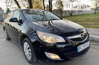 Универсал Opel Astra 2011 в Стрые