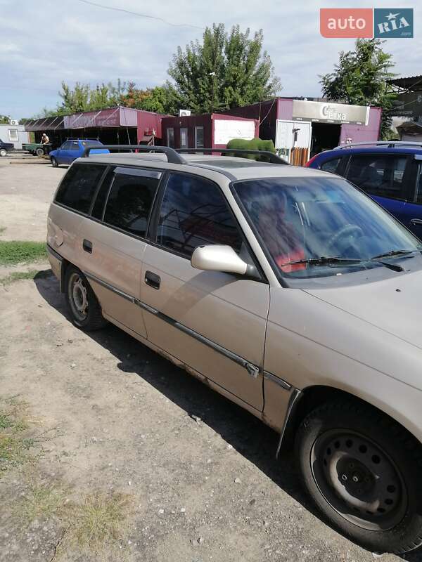 Універсал Opel Astra 1997 в Кам'янському