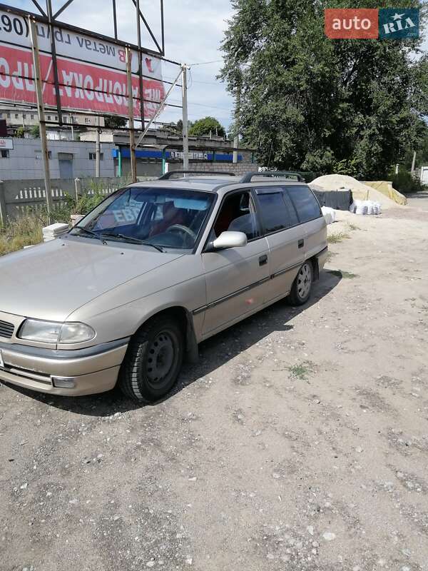 Універсал Opel Astra 1997 в Кам'янському