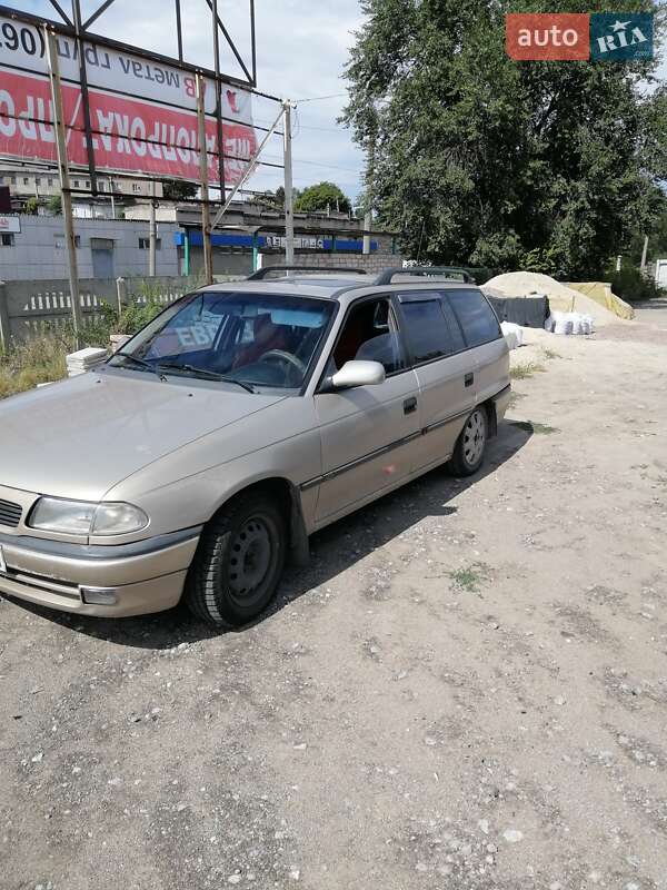 Универсал Opel Astra 1997 в Каменском