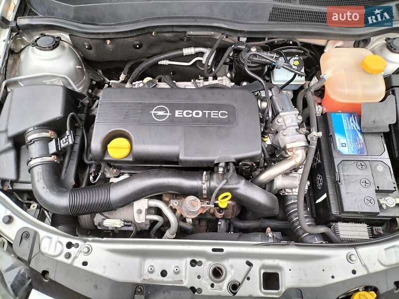 Универсал Opel Astra 2010 в Ровно