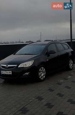 Универсал Opel Astra 2012 в Ужгороде