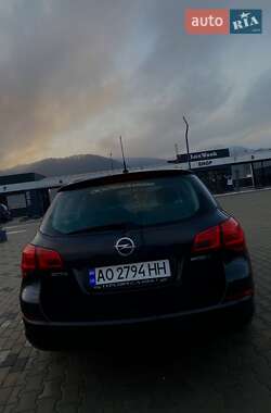 Универсал Opel Astra 2012 в Ужгороде