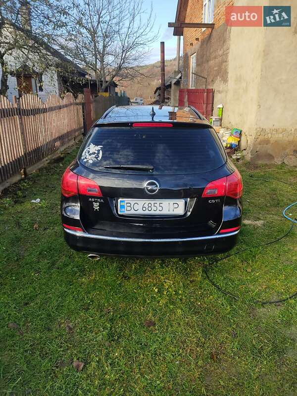 Універсал Opel Astra 2013 в Старому Самборі