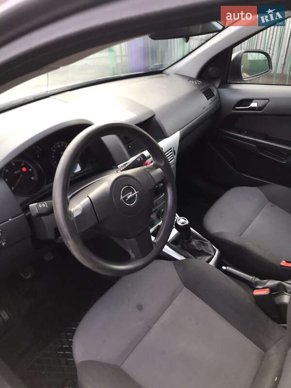 Универсал Opel Astra 2011 в Львове