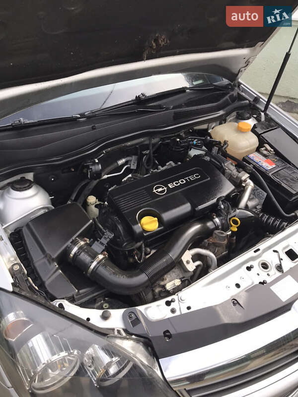 Универсал Opel Astra 2011 в Львове