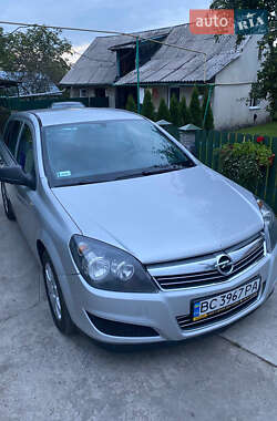 Универсал Opel Astra 2011 в Львове