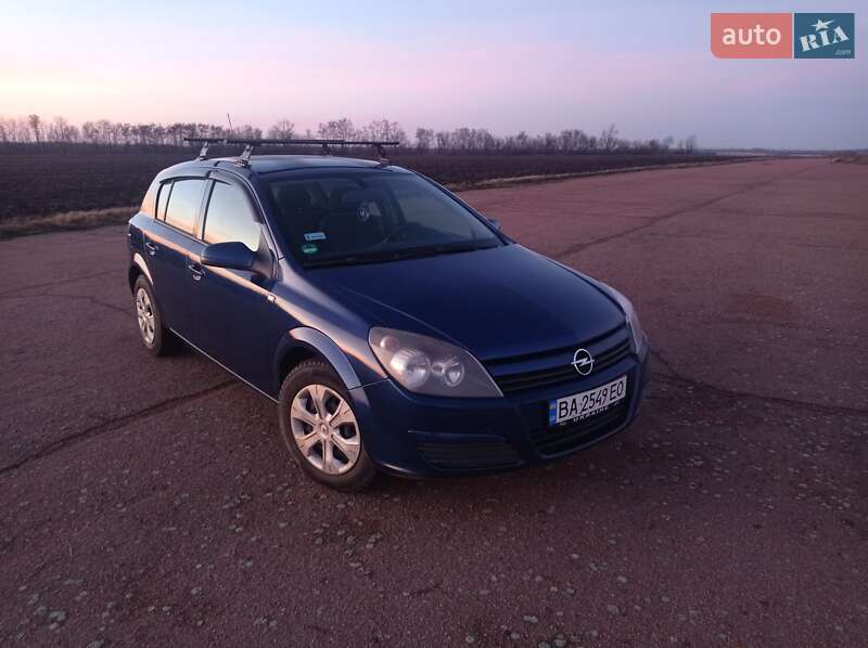 Хэтчбек Opel Astra 2004 в Новоукраинке