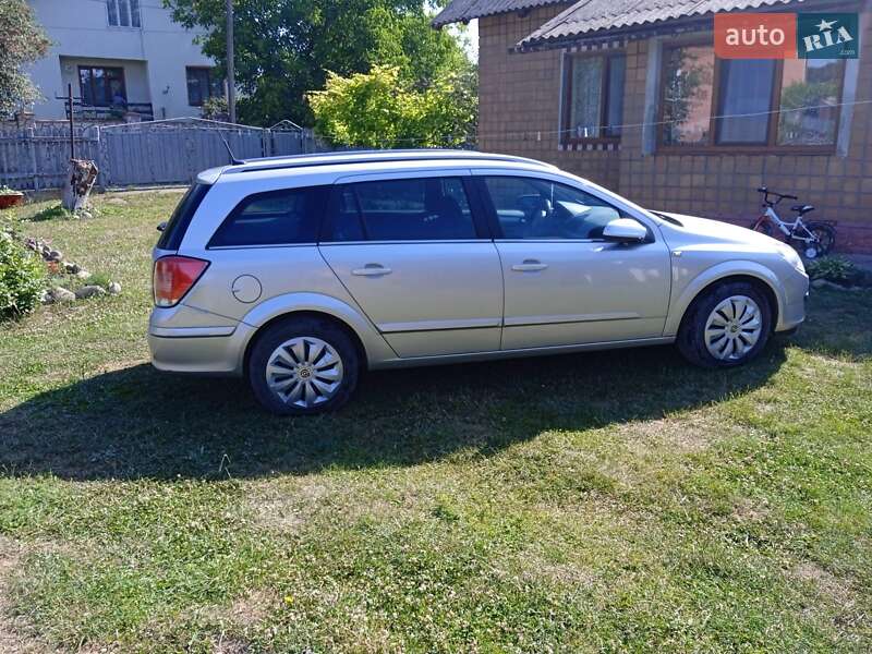 Універсал Opel Astra 2005 в Івано-Франківську