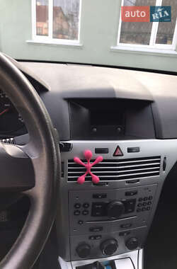 Универсал Opel Astra 2011 в Львове