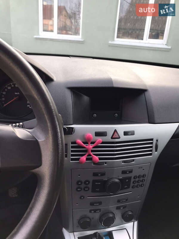 Универсал Opel Astra 2011 в Львове