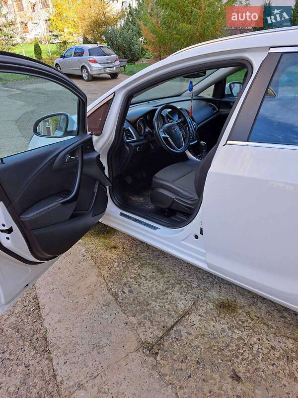 Универсал Opel Astra 2014 в Самборе