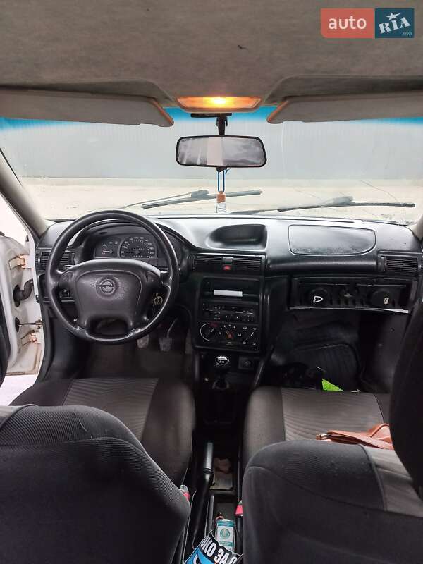 Универсал Opel Astra 1995 в Львове