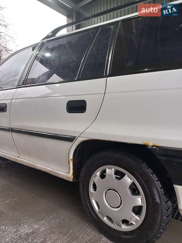 Универсал Opel Astra 1995 в Львове