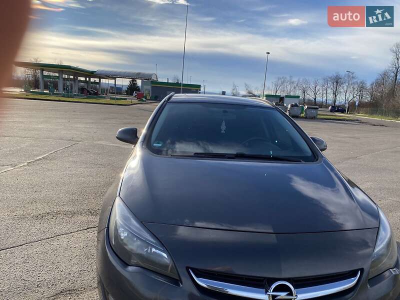 Универсал Opel Astra 2014 в Ивано-Франковске