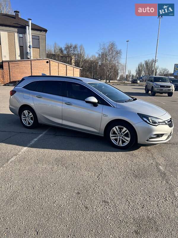 Универсал Opel Astra 2016 в Ивано-Франковске