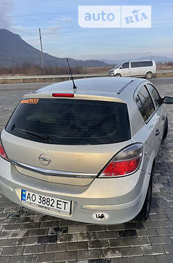 Хэтчбек Opel Astra 2007 в Хусте