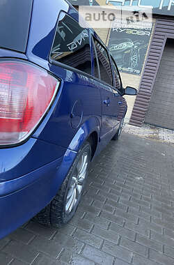 Универсал Opel Astra 2004 в Лозовой