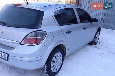 Хэтчбек Opel Astra 2011 в 