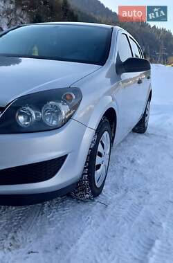 Хэтчбек Opel Astra 2011 в 