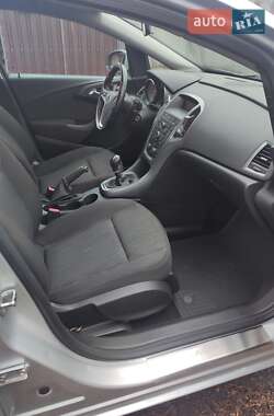 Универсал Opel Astra 2015 в 
