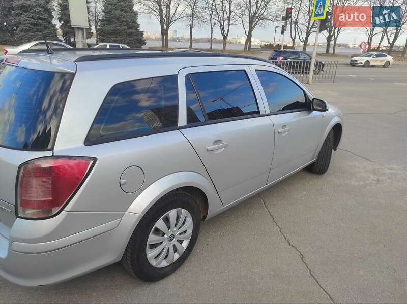 Универсал Opel Astra 2005 в Днепре