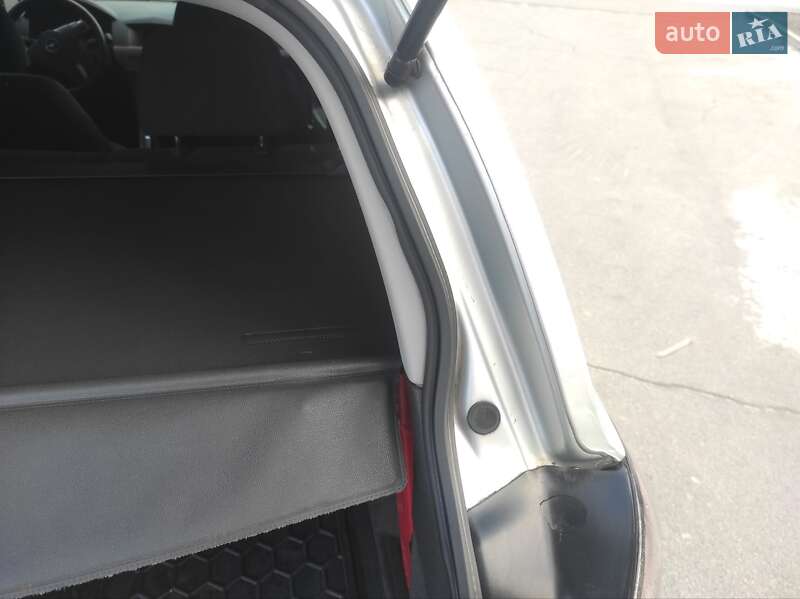 Универсал Opel Astra 2005 в Днепре