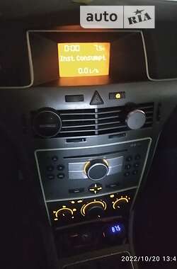 Хэтчбек Opel Astra 2004 в 