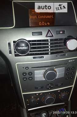 Хэтчбек Opel Astra 2004 в 