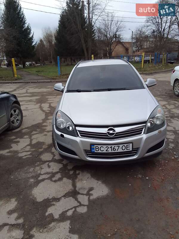 Универсал Opel Astra 2010 в Дрогобыче