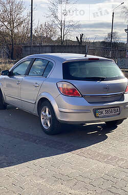 Хетчбек Opel Astra 2005 в Вараші