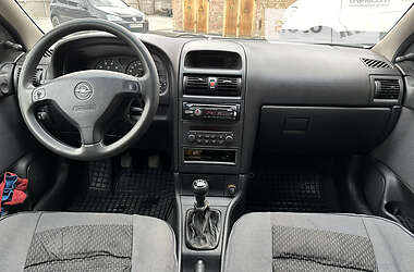 Хэтчбек Opel Astra 2002 в 