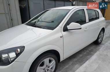 Хэтчбек Opel Astra 2013 в 