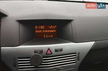 Хэтчбек Opel Astra 2013 в 