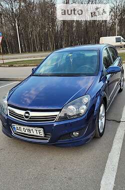 Хэтчбек Opel Astra 2008 в Днепре