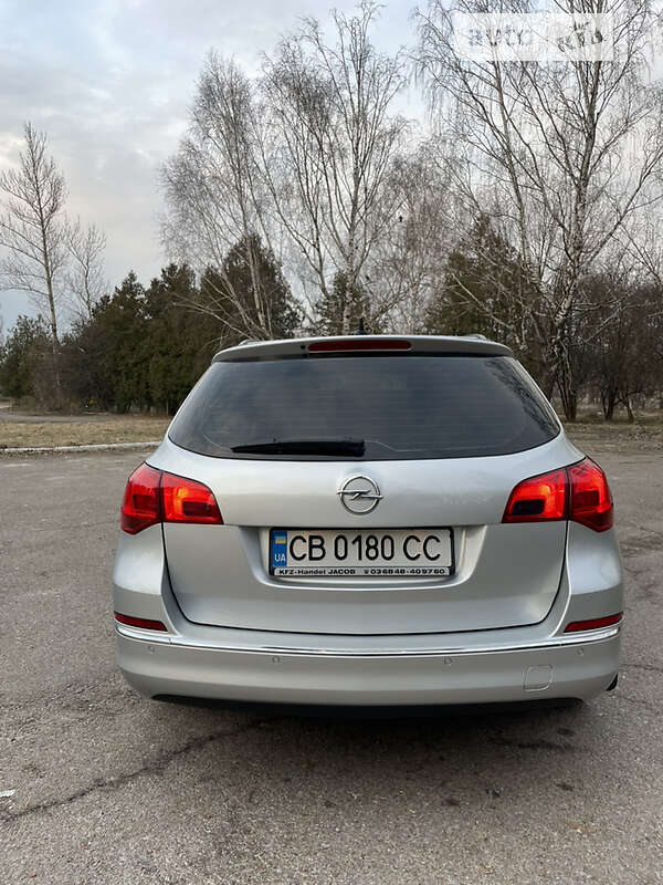 Универсал Opel Astra 2013 в Чернигове