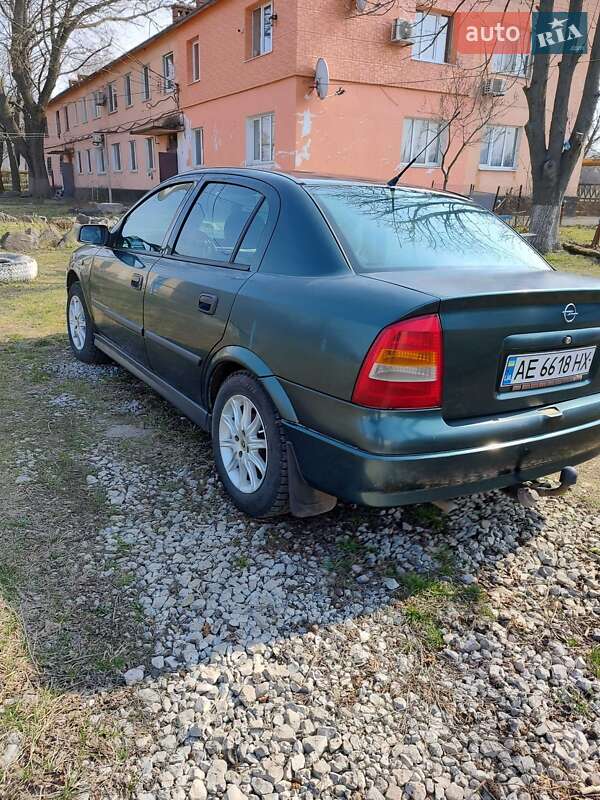 Седан Opel Astra 2004 в Кривом Роге