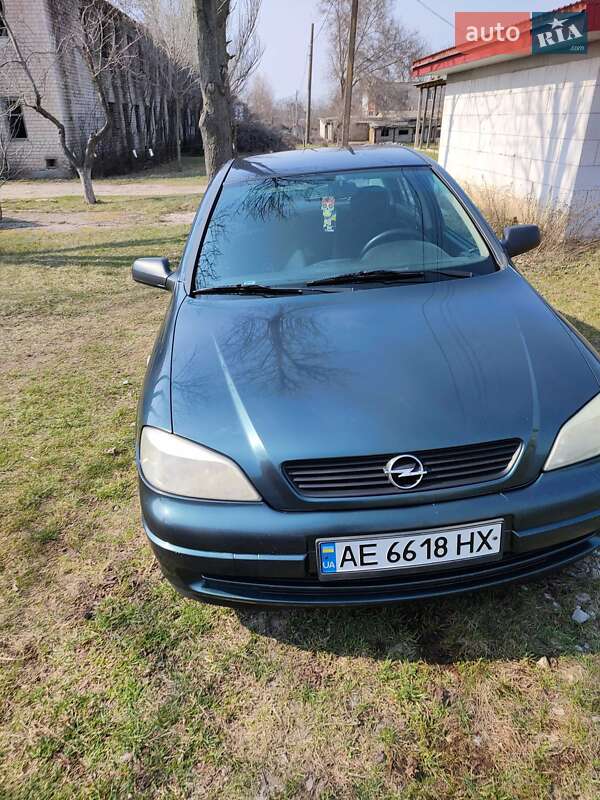 Седан Opel Astra 2004 в Кривом Роге