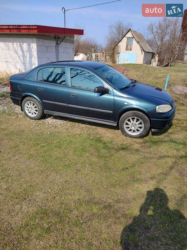 Седан Opel Astra 2004 в Кривом Роге