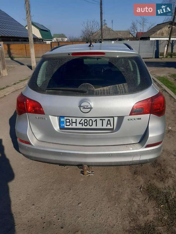 Універсал Opel Astra 2011 в Ізмаїлі