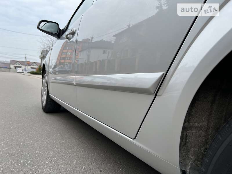 Универсал Opel Astra 2005 в Киеве