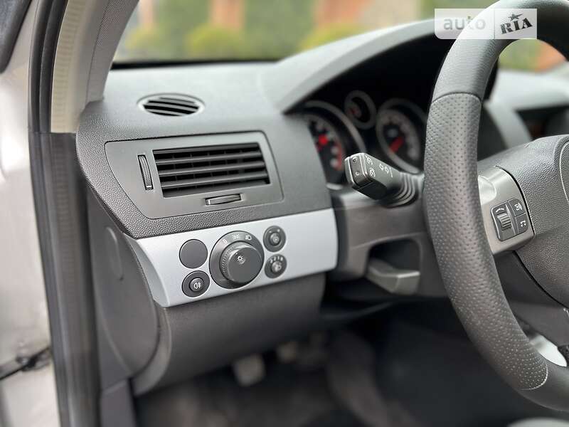 Универсал Opel Astra 2005 в Киеве