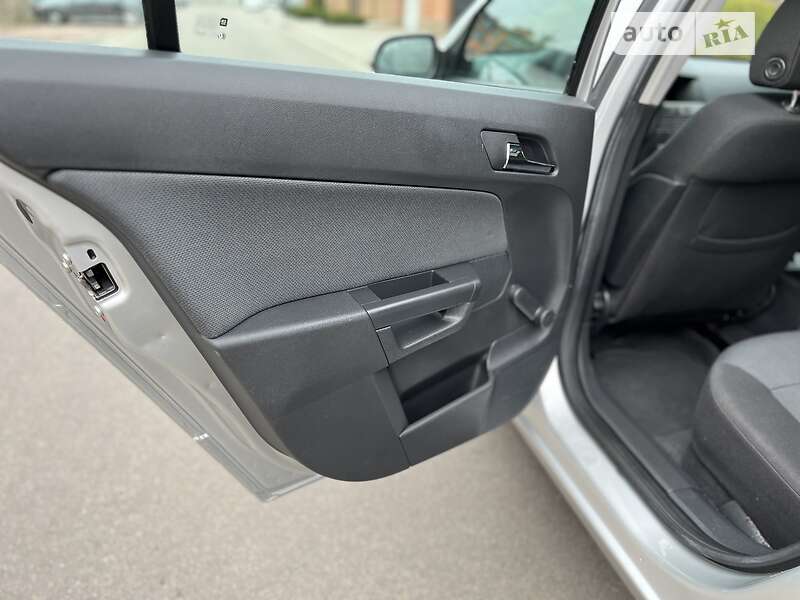 Универсал Opel Astra 2005 в Киеве