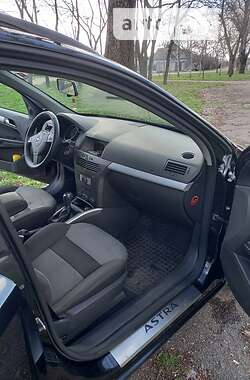 Универсал Opel Astra 2005 в Днепре