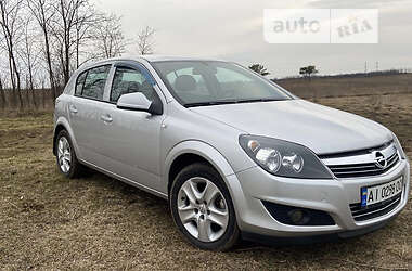 Хэтчбек Opel Astra 2013 в Каменском