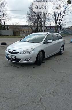 Универсал Opel Astra 2011 в Нововолынске